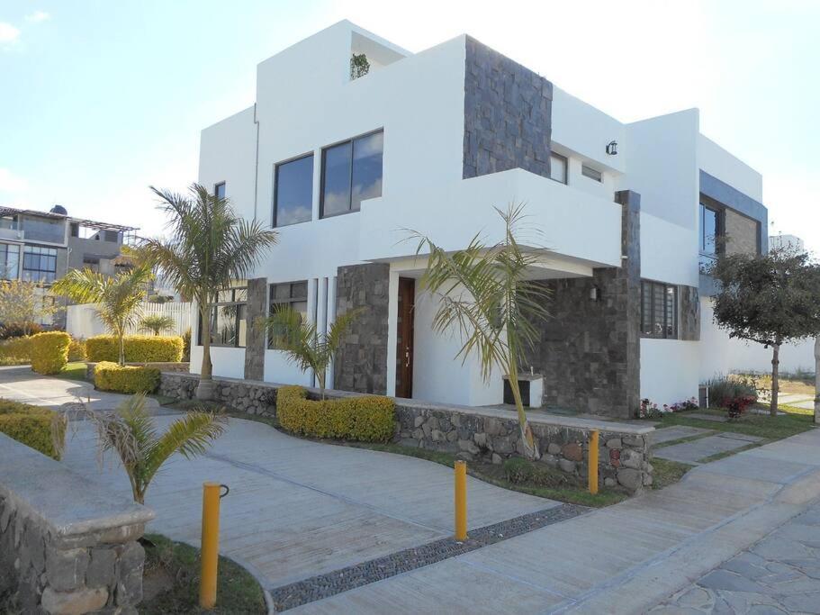 Hermosa Casa En Orilla Del Lago -Zona De Villedos- San Cristobal Zapotitlan Екстериор снимка
